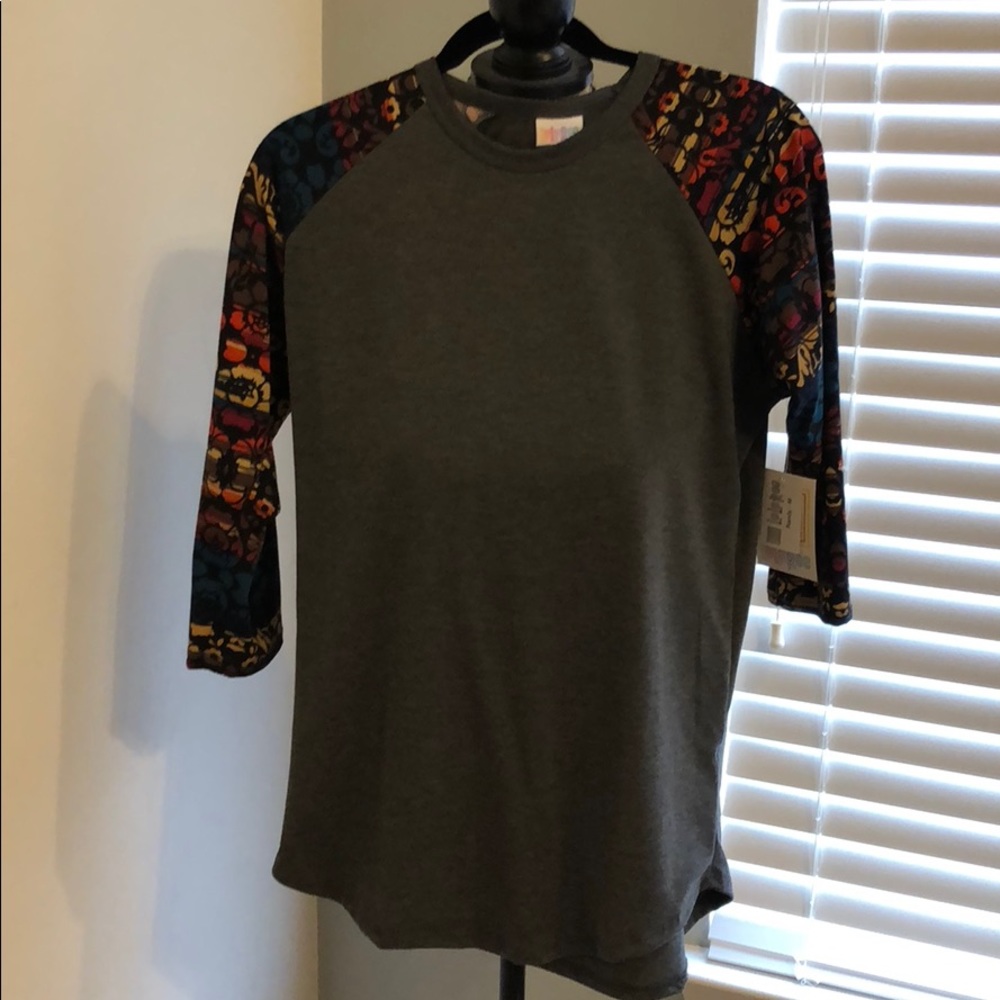 NWT LulaRoe Randy. Hawaiian tribal print sleeves
